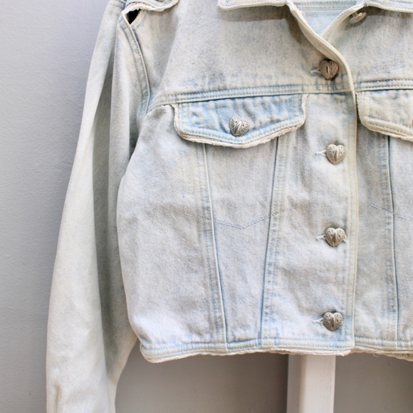 Vintage Stefano International Light Denim Wash Cropped Jacket w/ Heart Buttons - Picture 5 of 6